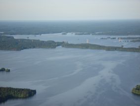 Sähköä veden
  poikki