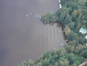 Aaltoja järven pohjassa
