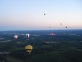 10 palloa edessä