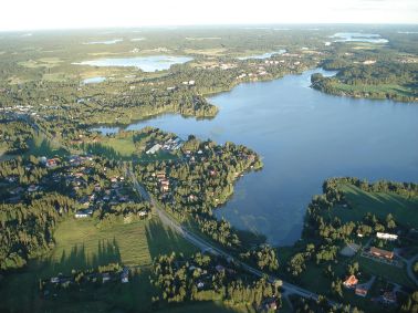 Lentokentälle vievä tie